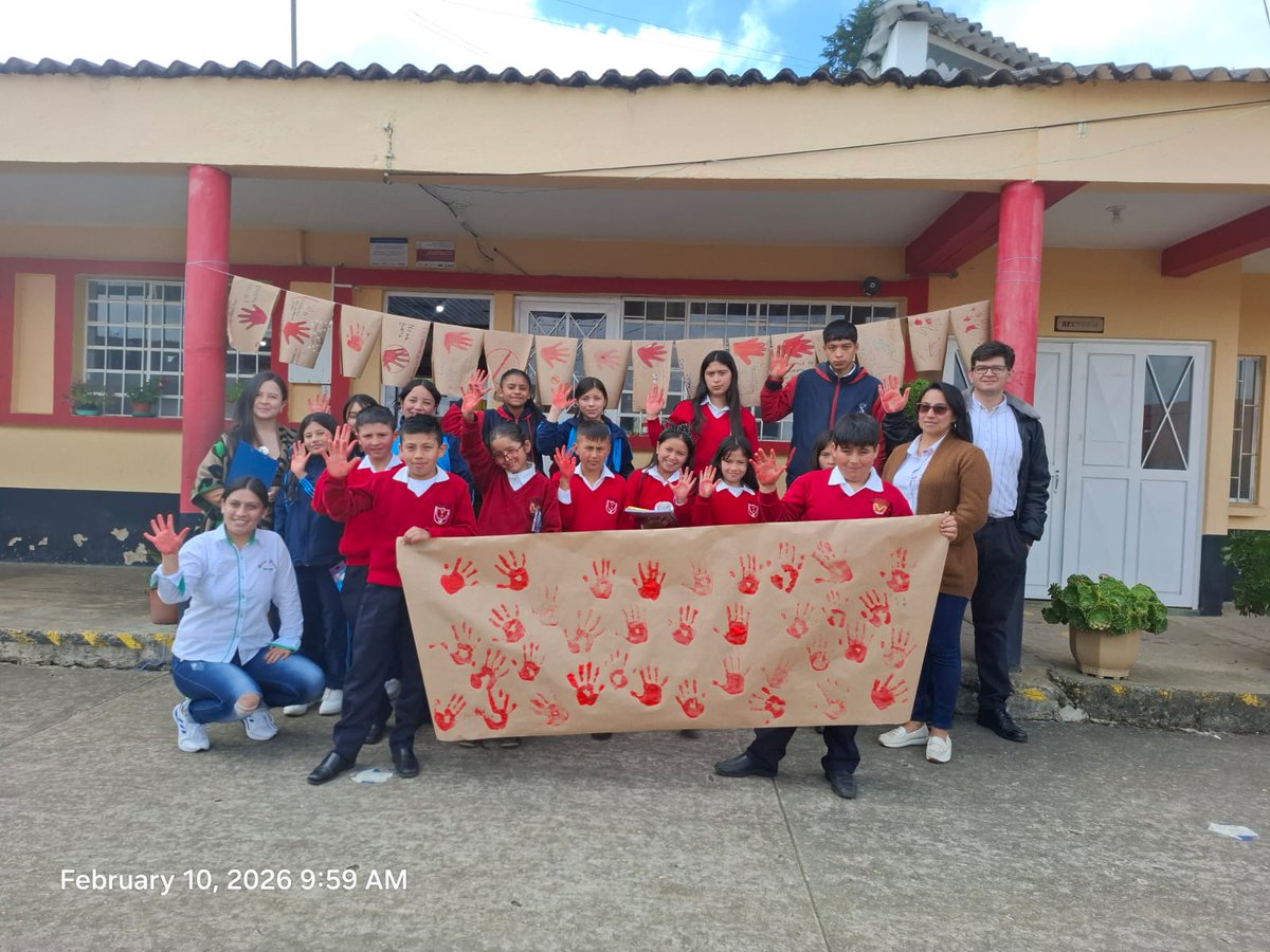 Edilma_Galvis's tweet photo. 📍#BienestarBoyacá | A través del #SNBF nos desplazamos a diferentes centros educativos del departamento para realizar jornadas de sensibilización sobre el reclutamiento forzado, ¡Alto ahí! los niños, niñas y adolescentes, No van a la Guerra. https://t.co/L63Jshzi9i