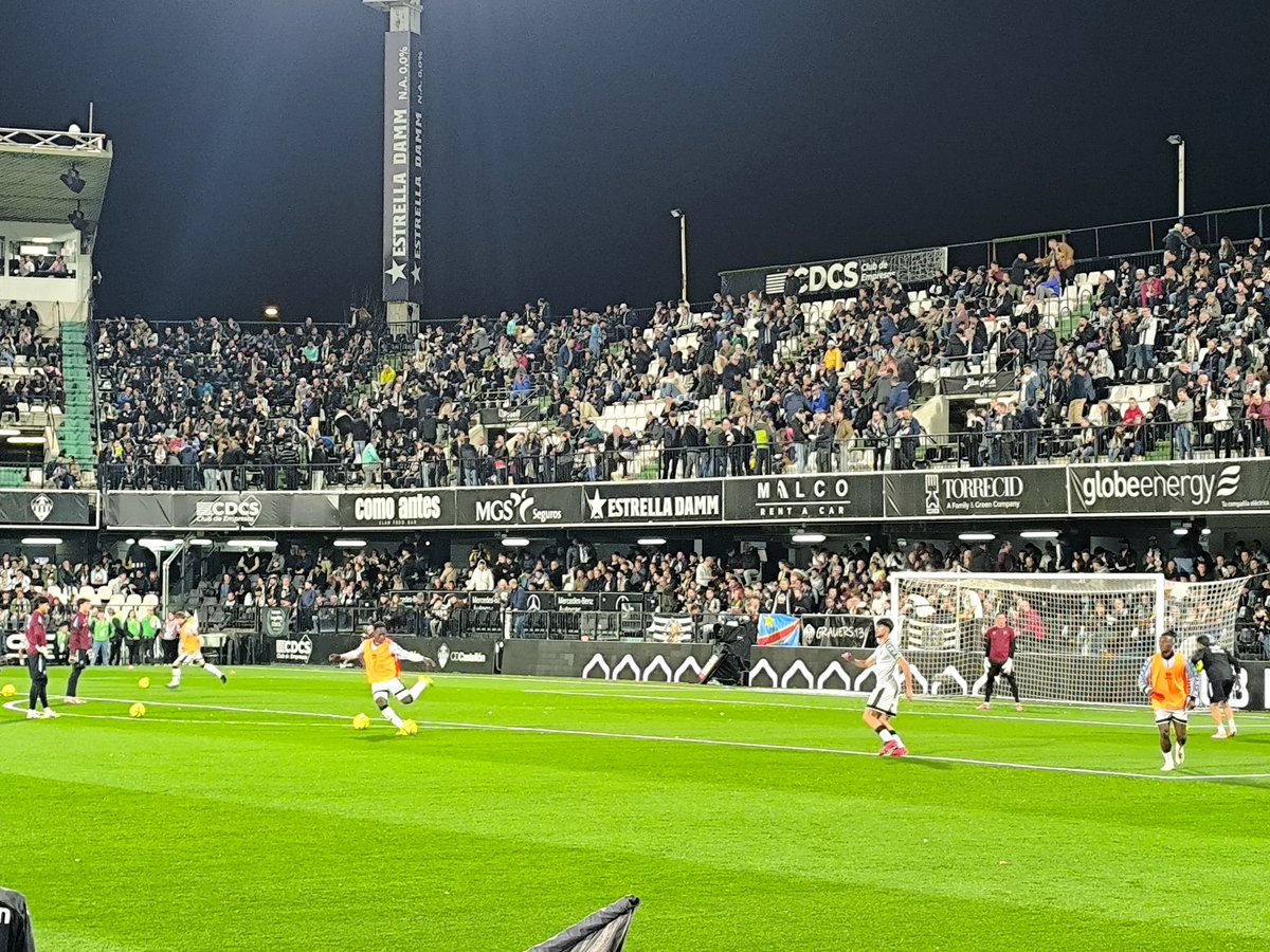 Gran ambient i queden 20' fora molta gent, dia de plè