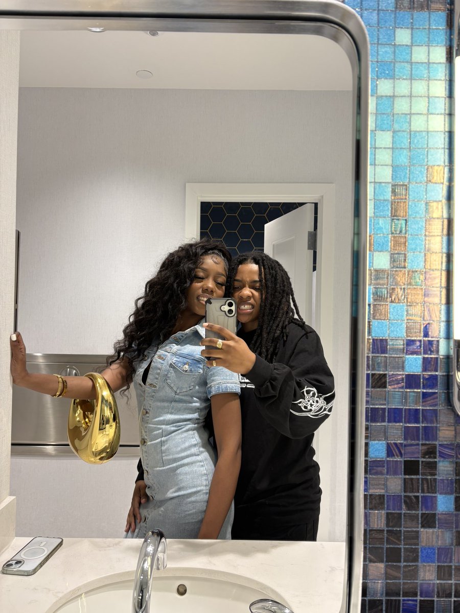 Happy V-day😘 from me nd minessss