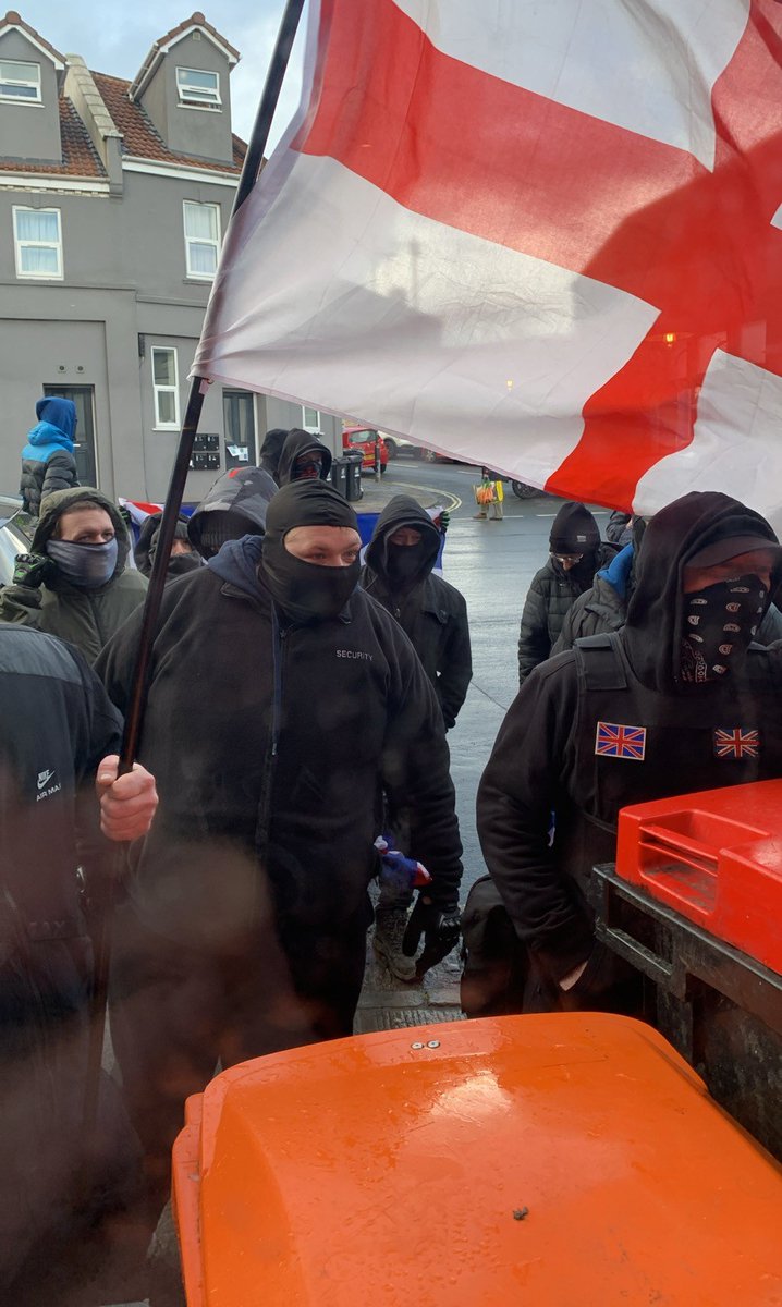 3.30pm today 20+ masked fascists drove to East Bristol in a van and a couple of cars and attempted to force their way into The Red Lion while a benefit gig was starting up.

They attacked people outside before more locals/antis and cops arrived, then they drove off.

1/2