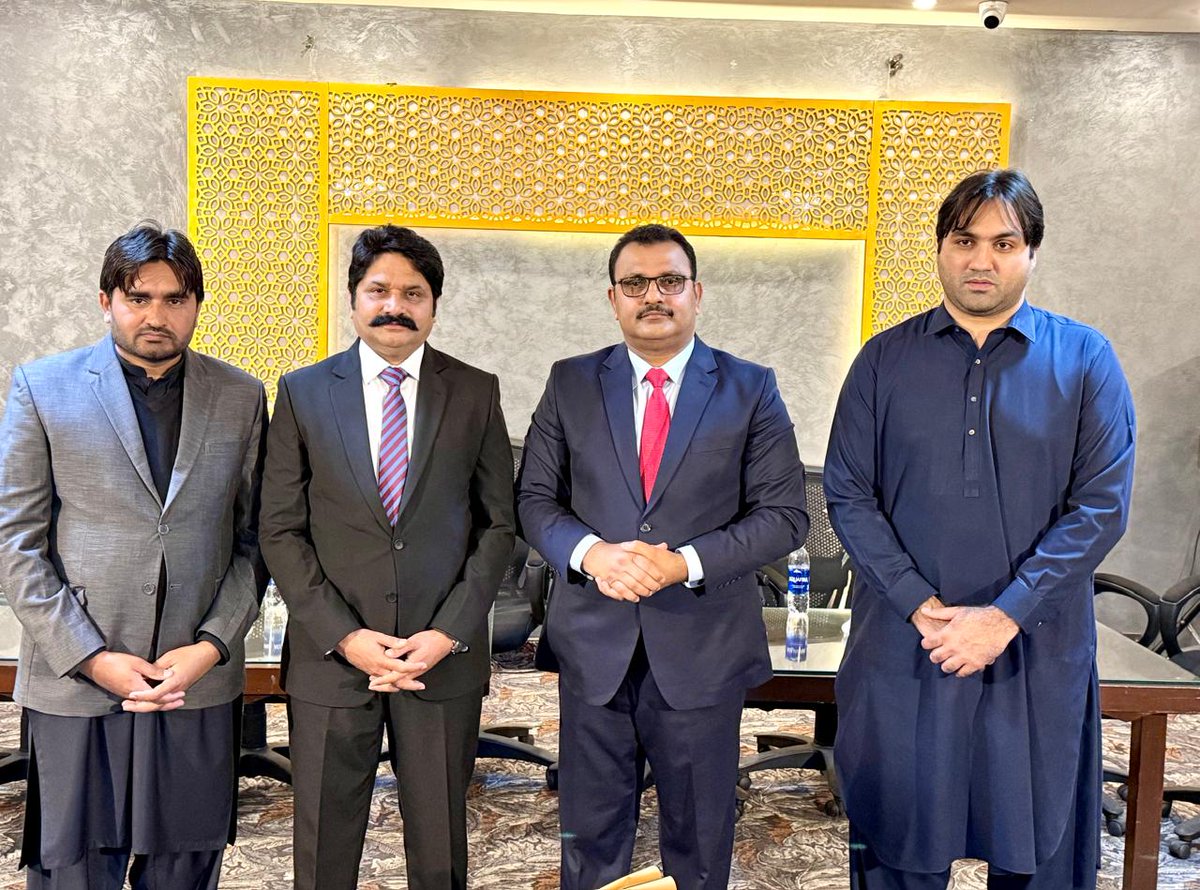 The newly elected body of the PMS Officers Association took oath today. The oath was administered by veteran provincial civil servant Rai Manzoor Nasir.
<a href="/MaryamNSharif/">Maryam Nawaz Sharif</a> <a href="/CS_Punjab/">Chief Secretary Punjab</a> 

#GoodGovernance