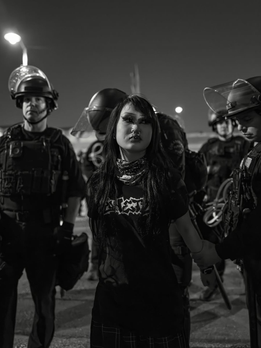 ultras_antifaa's tweet image. Young woman arrested at an anti-ICE protest. She isn’t afraid of Trump or the police.

#ACAB