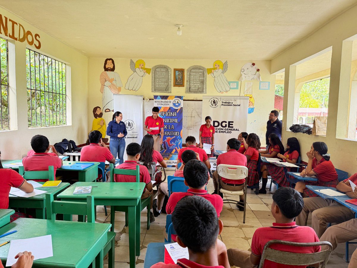 Jóvenes próximos a graduarse en #Izabal, recibieron una capacitación de orientación laboral coordinada por #CONJUVE y la #OMJ de #Livingston, con el apoyo del #SNE de <a href="/MINTRABAJOGuate/">MINTRAB</a>, donde aprendieron a elaborar una hoja de vida acorde a su perfil profesional. 💪🏻💼
