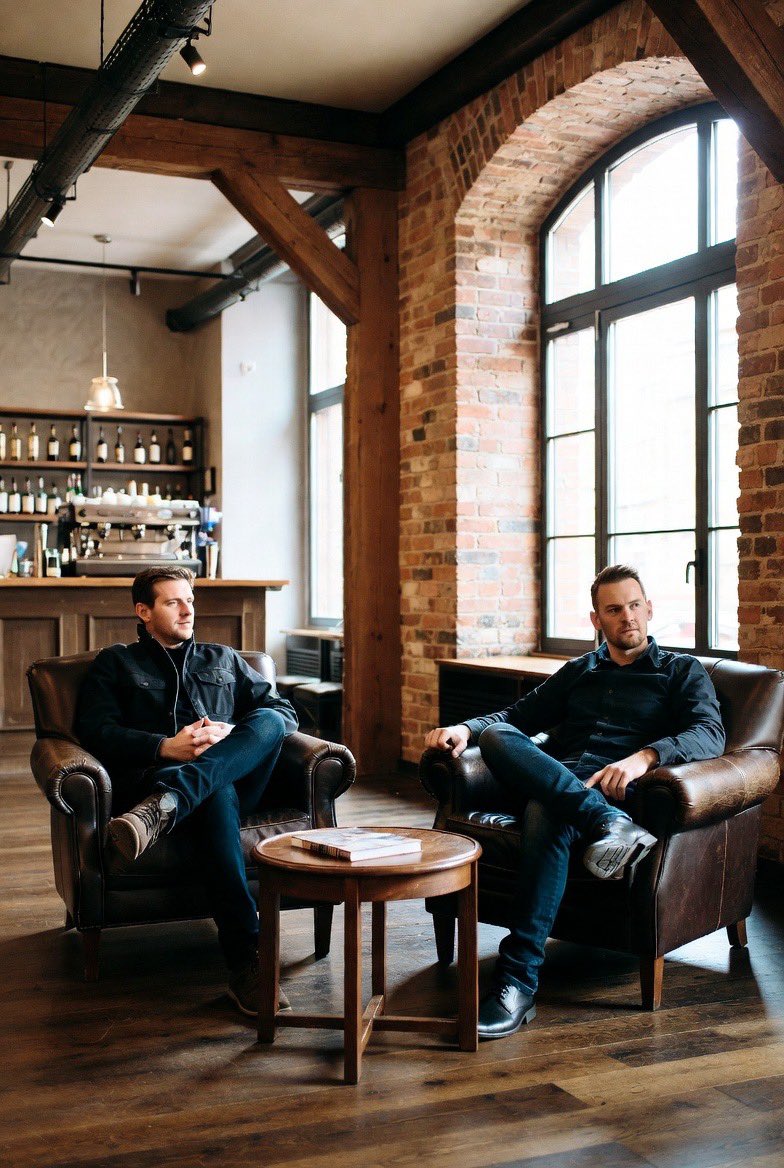 Chillcatser's tweet photo. @mattpat1 @thisisfoster This is more to my liking. Comfortable men’s seating. https://t.co/Fiz7SZm3my