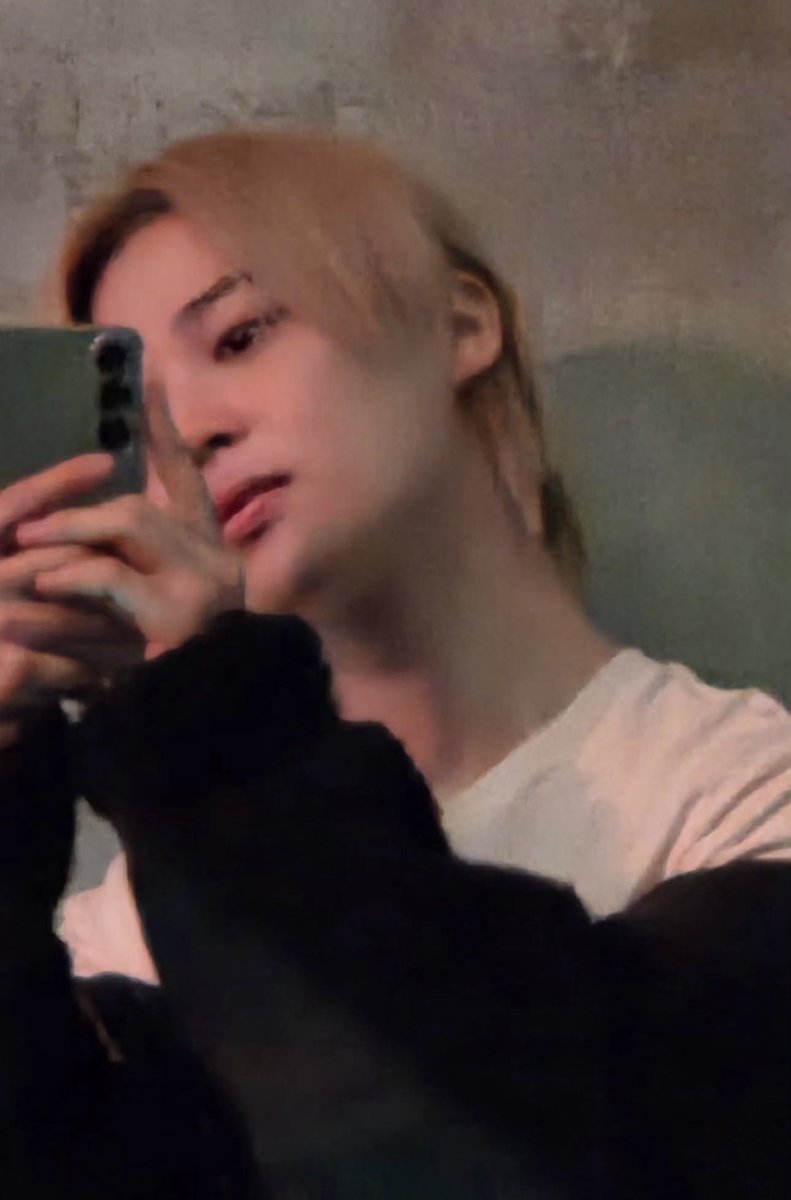 flytomynamu's tweet photo. feral noises https://t.co/4kSzbIqz7w