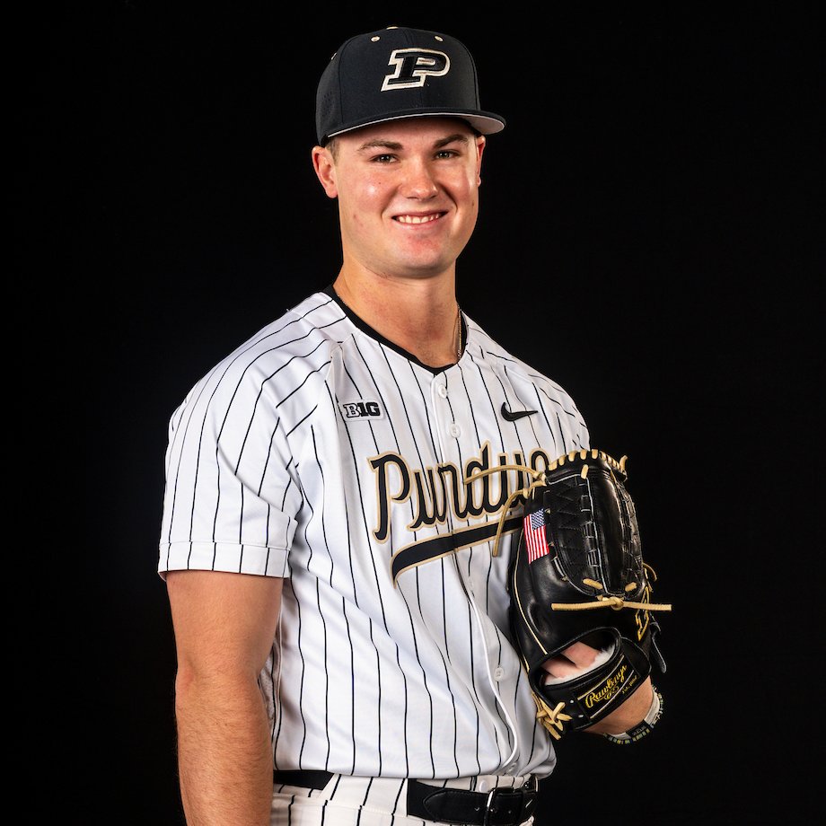 PurdueBaseball's tweet photo. 💪 @GNKollen85 posts a Zero in his #Purdue debut

Ross Highfill cuts down a base stealer at 2nd base to erase a 1-out single. #BoilerUp 🚂

#Boilermakers have scored in 4 straight frames &amp; have 3-4-5 due up, tied 4-4 with Portland. https://t.co/kxiwJU0weN