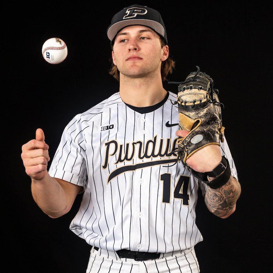 PurdueBaseball's tweet photo. 💪 @GNKollen85 posts a Zero in his #Purdue debut

Ross Highfill cuts down a base stealer at 2nd base to erase a 1-out single. #BoilerUp 🚂

#Boilermakers have scored in 4 straight frames &amp; have 3-4-5 due up, tied 4-4 with Portland. https://t.co/kxiwJU0weN