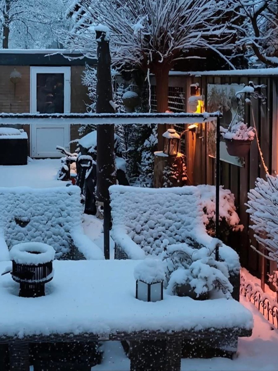 Monique68544365's tweet photo. #sneeuw ❄️☃️ https://t.co/duszoyq2SJ