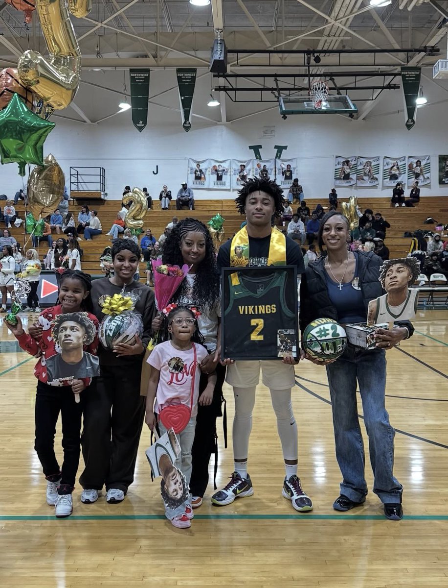 ayyquez2's tweet photo. Just want to say thank you to northwest high school this last 4 years I been on this basketball team I will definitely miss wvery single last minute of basketball I will miss everyone and the crowd that love me ๐ญ๐ญ this was the most amazing year of my basketball career thank you https://t.co/3X3QNiJsl8