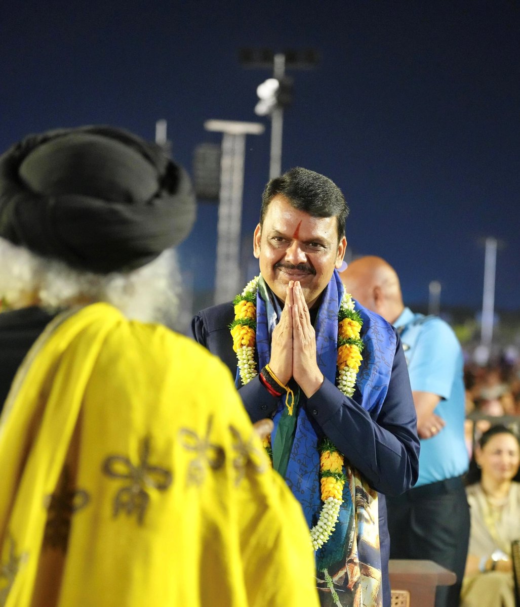 🔱 Padma Vibhushan Sadhguru welcomes and blesses CM Devendra Fadnavis at Isha Foundation, Coimbatore. 

🔱महाशिवरात्री उत्सवादरम्यान ईशा फाऊंडेशनचे संस्थापक पद्मविभूषण सदगुरू यांनी मुख्यमंत्री देवेंद्र फडणवीस यांचे स्वागत व सत्कार केला.

🔱महाशिवरात्रि उत्सव के दौरान मुख्यमंत्री