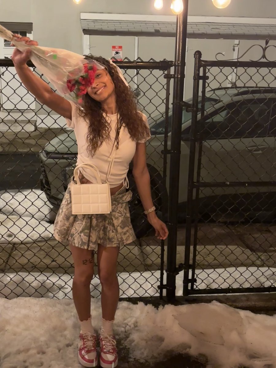 itsvngiee's tweet photo. this valentine 😻💌 https://t.co/EDIqbgV75F