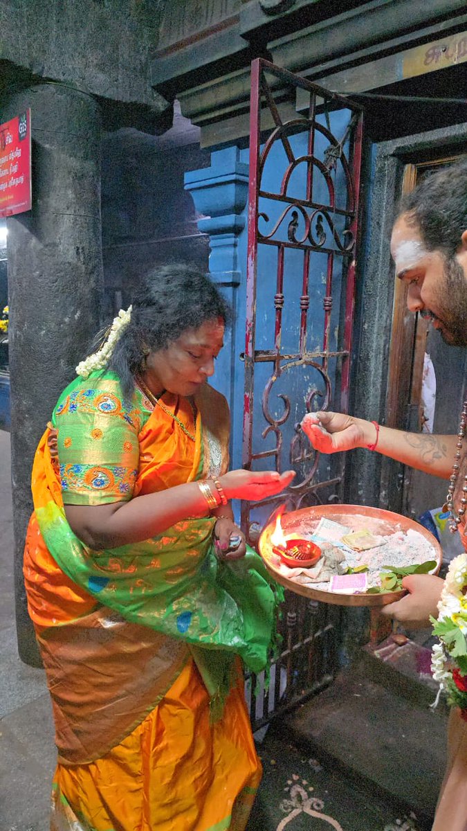 DrTamilisai4BJP's tweet photo. மகா சிவராத்திரி புனித நாளை ��ுன்னிட்டு திருவேற்காடு
வேதபுரீஸ்வரர் திருக்கோவிலில் தரிசனம் செய்து இறைவனை பிரார்த்தித்தேன்.
அனைவருக்கும் சிவானுக்ரகம் கிடைத்து, ஆரோக்கியம், அமைதி, வளம் பெருக இறைவனை வேண்டினேன்.
#MahaShivaratri #HarHarMahadev 🕉️