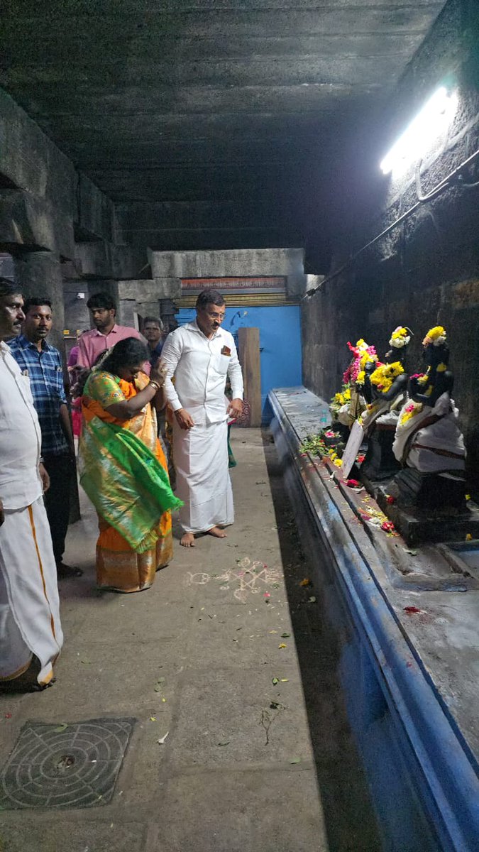 DrTamilisai4BJP's tweet photo. மகா சிவராத்திரி புனித நாளை ��ுன்னிட்டு திருவேற்காடு
வேதபுரீஸ்வரர் திருக்கோவிலில் தரிசனம் செய்து இறைவனை பிரார்த்தித்தேன்.
அனைவருக்கும் சிவானுக்ரகம் கிடைத்து, ஆரோக்கியம், அமைதி, வளம் பெருக இறைவனை வேண்டினேன்.
#MahaShivaratri #HarHarMahadev 🕉️