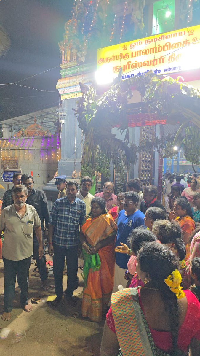 DrTamilisai4BJP's tweet photo. மகா சிவராத்திரி புனித நாளை ��ுன்னிட்டு திருவேற்காடு
வேதபுரீஸ்வரர் திருக்கோவிலில் தரிசனம் செய்து இறைவனை பிரார்த்தித்தேன்.
அனைவருக்கும் சிவானுக்ரகம் கிடைத்து, ஆரோக்கியம், அமைதி, வளம் பெருக இறைவனை வேண்டினேன்.
#MahaShivaratri #HarHarMahadev 🕉️