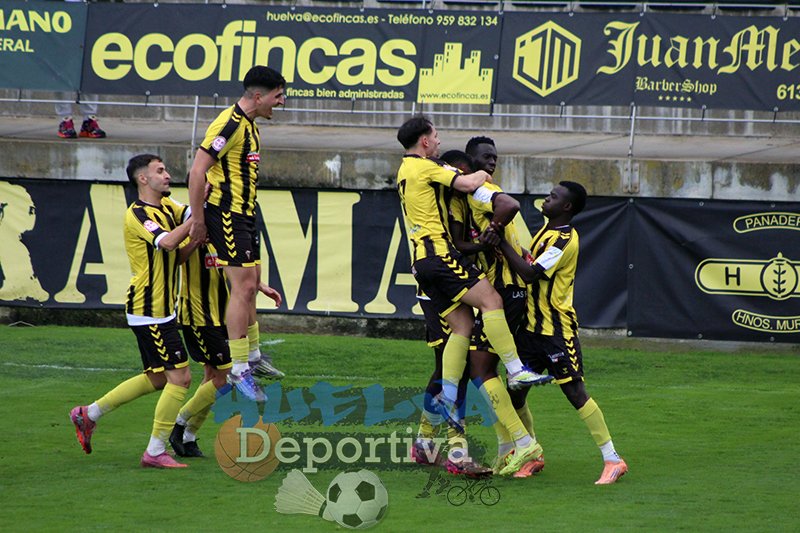 deportivahuelva's tweet photo. ⚽️ El @SanRoqueLepe desarbola al Atlético Onubense en un derbi de claro color aurinegro.
https://t.co/irb6guPhQd https://t.co/pSDPwdtk54
