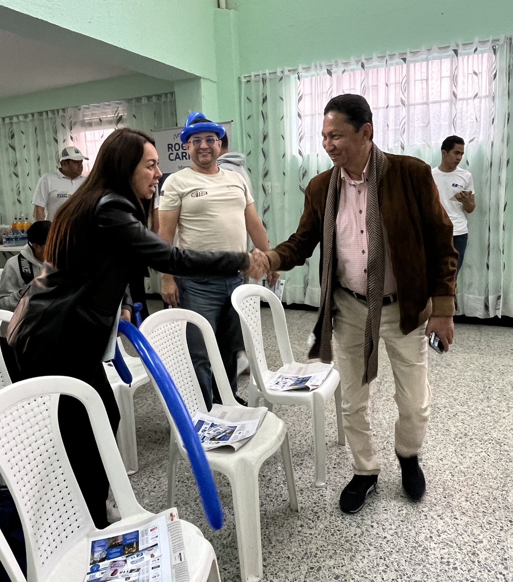 RogerCarrillo_'s tweet photo. ¡Nuestro compromiso es claro! ☝🏼
Recorrer cada barrio de Bogotá y escuchar a su gente.
Hoy estuvimos en Kennedy, donde la comunidad nos recibió con cariño y participó en un espacio de diálogo cercano y constructivo.
#C118 
#RogerCarrillo 
#CámaraPorBogotá https://t.co/nYTF7zBxCa