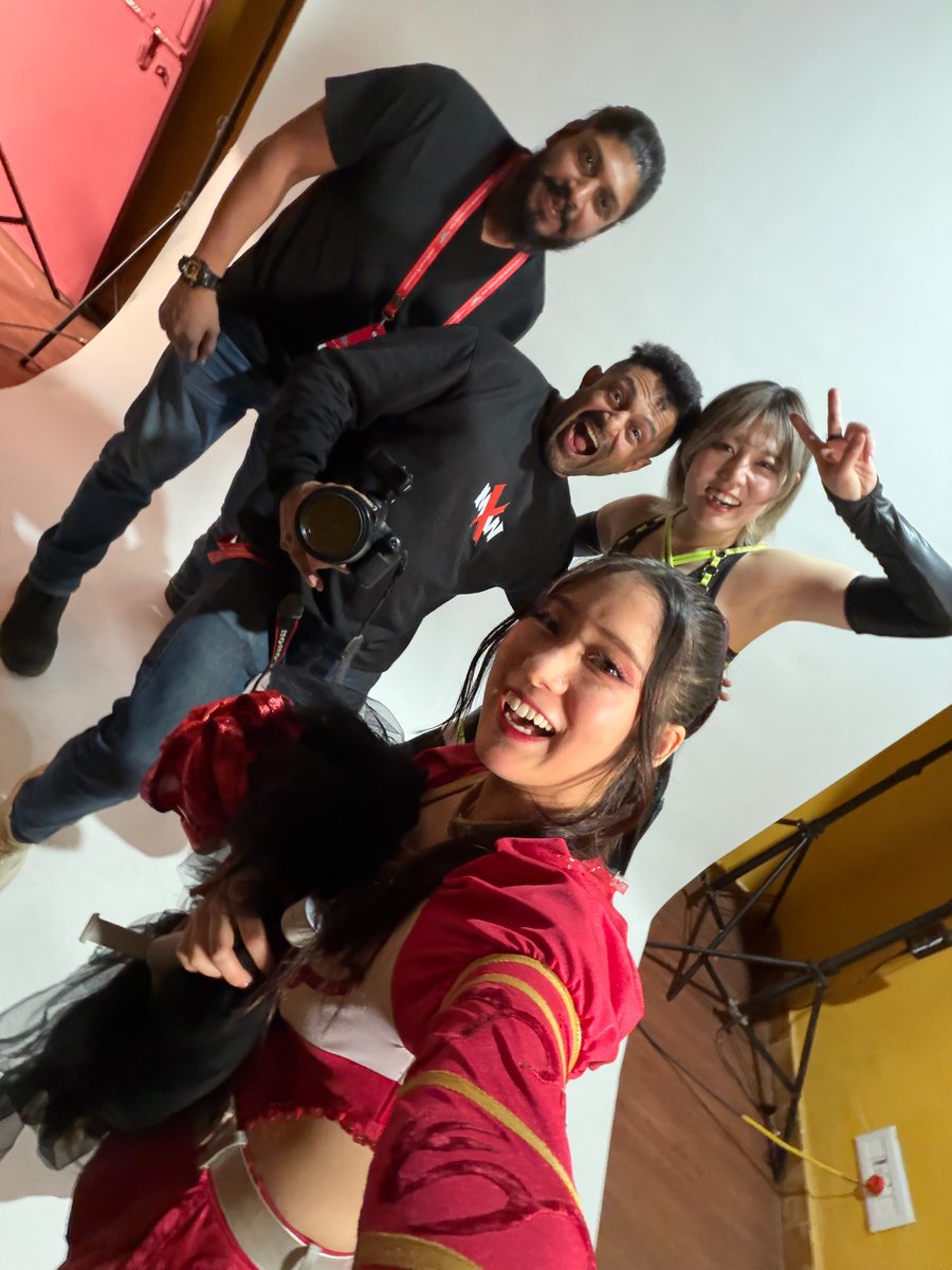 Mei_gtmv's tweet photo. ミヤはどこだ?
探すといつも誰かと話してます。
みんなが集まる場所にミヤはいる。
プロレスについてかと思えば、
飼ってる猫ちゃんや好きな食べ物の話!
ずーっと笑って、試合前はど緊張して、
終えて安堵でまた喋って笑って。
キラキラに輝くミヤが眩しい毎日。
#ChocoProinIndia #ChocoPro https://t.co/9kvrCv66Lc