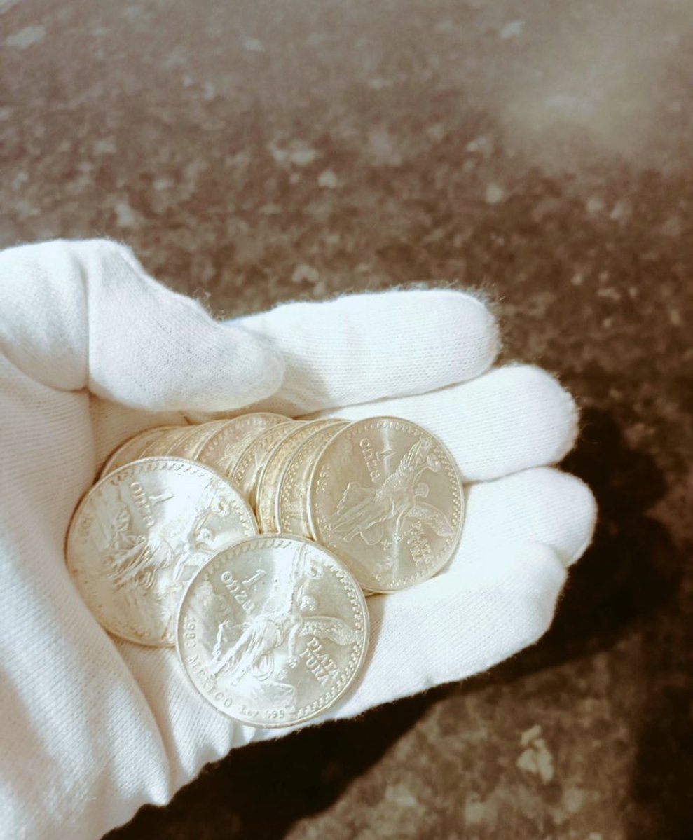 A hand of Real tangible hard sound  money that never goes to zero !
Keep stacking friends 

Like , share &amp; follow