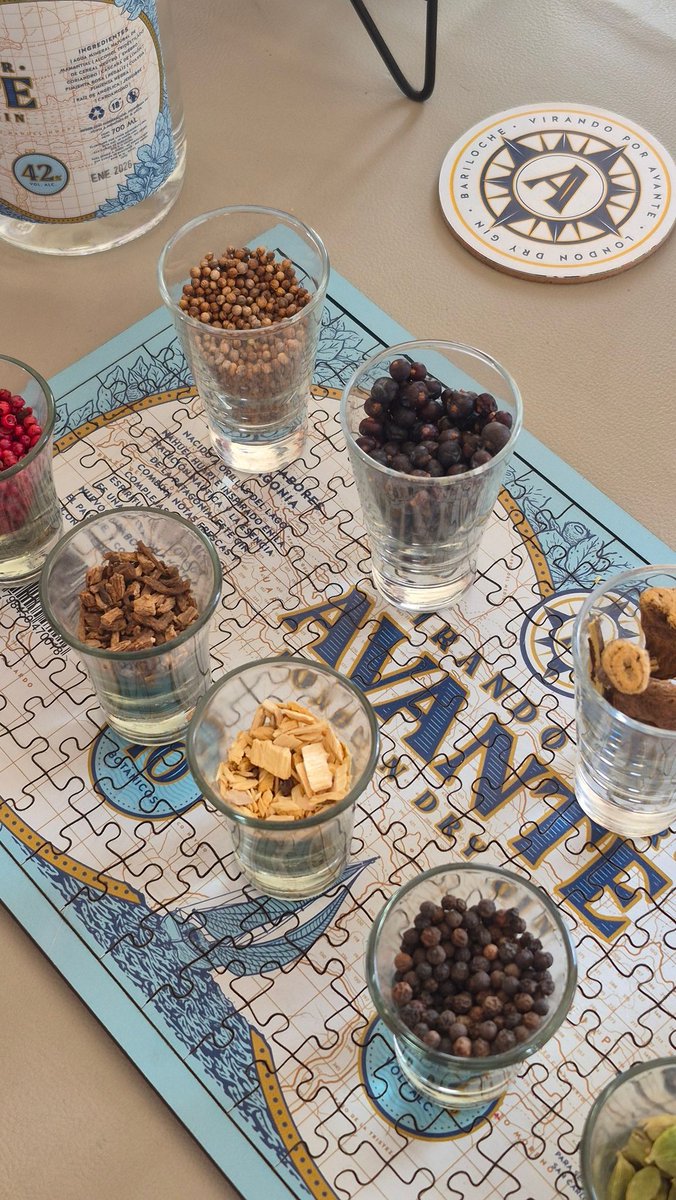 Acá uno me apuntó diciendo a ver la bebedora de gin, venga para acá
Eu?