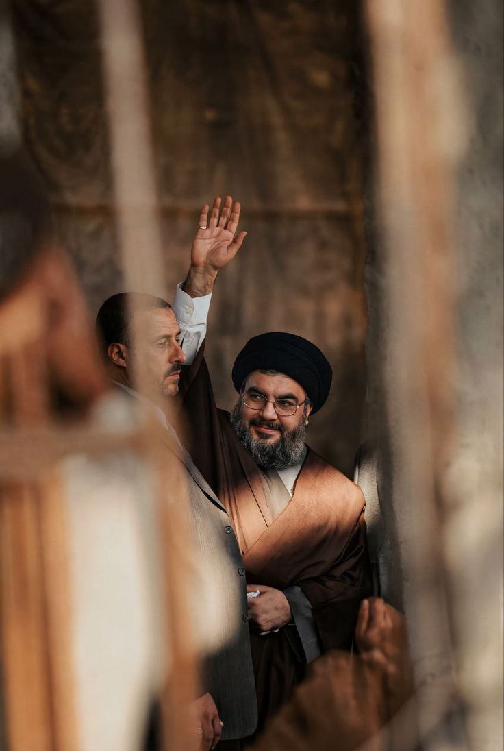 نسب السيد حسن نصرالله 

هو السيد حسن
بن عبد الكريم
بن نصر الله
بن عبد الكريم
بن علي
بن نصر الله
بن مرتضى
بن علي
بن محمد
بن نصر الله
بن محمد
بن علي
بن زين العابدين
بن إبراهيم
بن أحمد
بن إسماعيل
بن محمد
بن أحمد
بن محمد
بن أمير المظفر
بن محمد
بن محمد
بن علي
بن أحمد
بن علي
بن محمد
بن