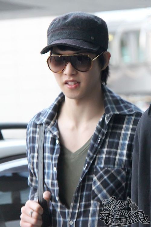 florikpop's tweet photo. HAY DOS PALABRAS QUE TE ABRIRÁN MUCHAS PUERTAS: TIRE Y EMPUJE
#oneleejonghyun #leejonghyun #cnbluegt @cnbluegt #KPOP #kdrama #jpop #music #guitarist #MizpahLJH @ljhyuka #fotografia #fashion #ikirumachimovie #hikarinomachide #jonghyun #orangemermelade #agentlemansdignity https://t.co/FnCkmKwLme