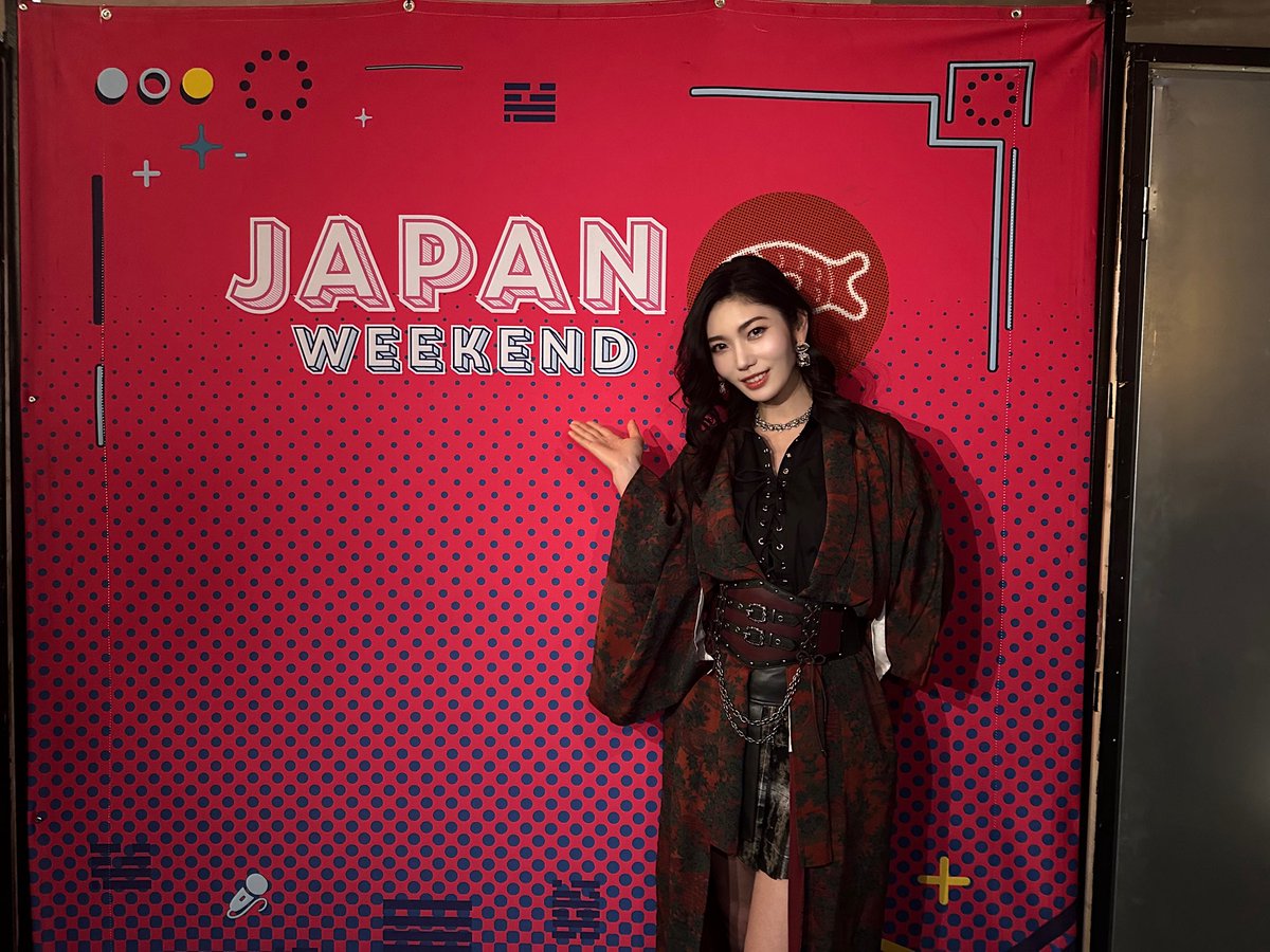 Día 2 en Spain 🇪🇸
Japan Weekend Madrid

Hoy también fue un día intensamente apasionado y lleno de felicidad.

Mi primera vez en España.
Tantas voces animándome, el mar de luces rojas,
sus sonrisas tan queridas y sus voces cantando conmigo…

El amor que recibí de todos ustedes