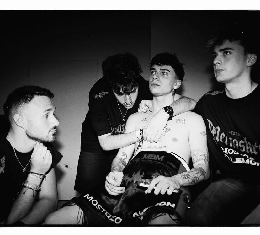 loo ᥫ᭡ tweet media