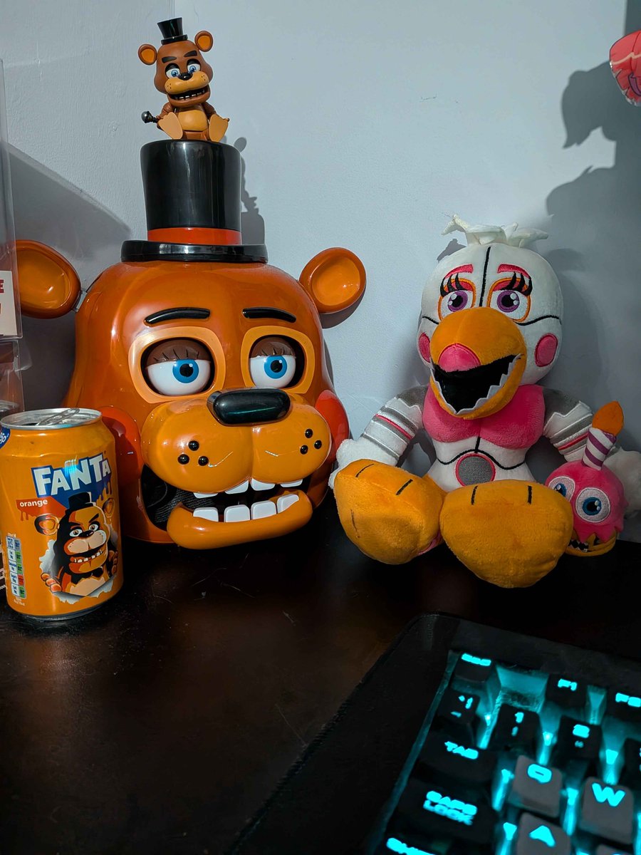 Funtime Chica Hex Plush tweet media