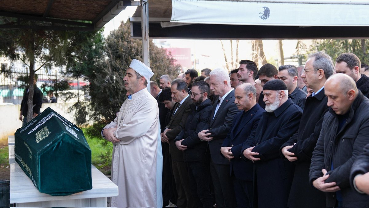İçişleri Bakan Yardımcımız 
Sayın Mehmet Aktaş’ın kıymetli amcası Halit Aktaş’ın vefatını derin bir üzüntüyle öğrenmiş bulunuyorum.
Merhum Amcamıza Cenab-ı Allah’tan rahmet niyaz ediyorum.

Başta Sayın Bakanım  olmak üzere, kederli ailesine başsağlığı ve sabır diliyorum.

Mekânı