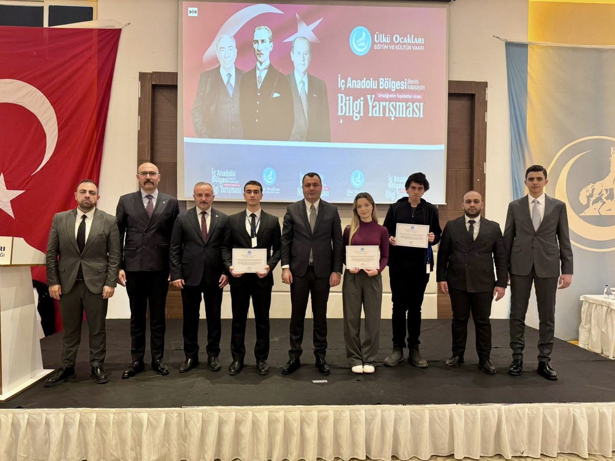 ankaraocakub's tweet photo. Ülkü Ocakları Genel Merkezimizin Kırşehir’de düzenlemiş olduğu, İç Anadolu Bölgesi Ortaöğretim Teşkilatları Bilgi Yarışması’nda Ülkü Ocakları Ankara İl Başkanlığı olarak birinciliği elde etmiş bulunmaktayız.🥇🇹🇷

Emeği geçen teşkilat mensuplarımıza ve kıymetli yarışmacı kardeşlerime teşekkür ederim.

Ömer Şanlı 
Ülkü Ocakları Ankara İl Başkanı

@ayyildirim1 
@hberkeozdemir 
@omersanli04 
@SurenlerKayra01