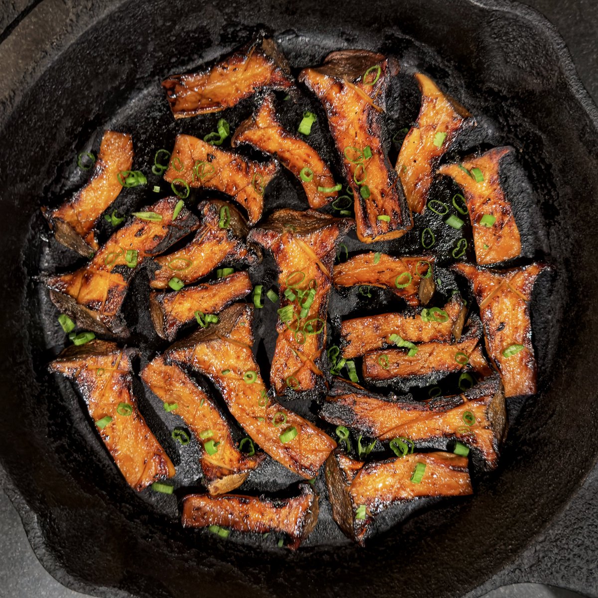 hoarse_radish's tweet photo. Miso-sriracha trumpet mushrooms in #ElBarrio.

Trumpet #mushrooms, triple this size raw, were marinated then pan-roasted. They were saturated, so high heat was used to drive off moisture. The result was concentrated with a texture like scallops. That’s Hollywood Magic.

#foodie https://t.co/H0QkhrxrrJ