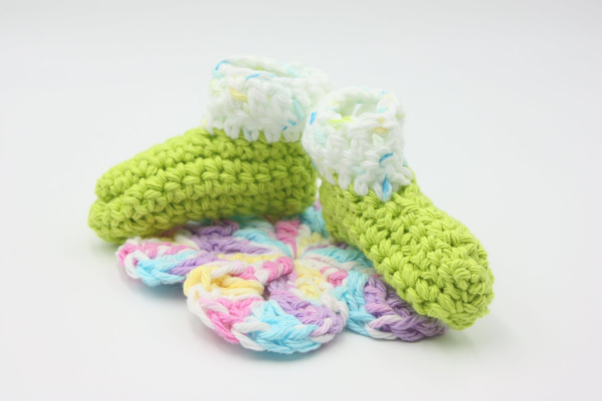 ImagineThatBaby's tweet photo. Green Preemie Cotton Baby Booties #PreemieBooties #GreenBooties #PreemieGift https://t.co/orVoKosfaV https://t.co/AbC56eovke