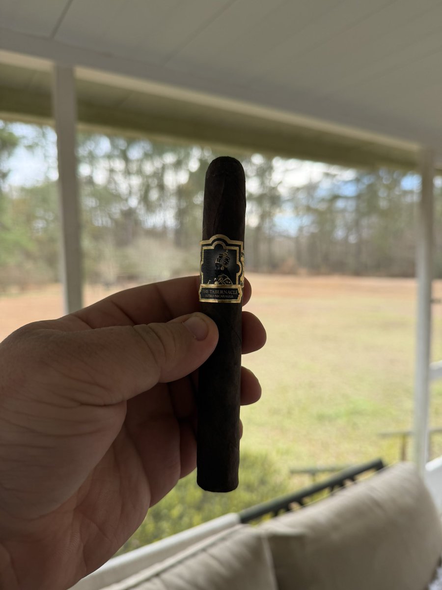 _Xuk_'s tweet photo. Nothing better for a smoke than a rainy Sunday 

💨💨: Tabernacle from @FoundationCigar 

#cigars #pssita #foundation #tabernacle #botl #sotl https://t.co/TirP5VbHTb