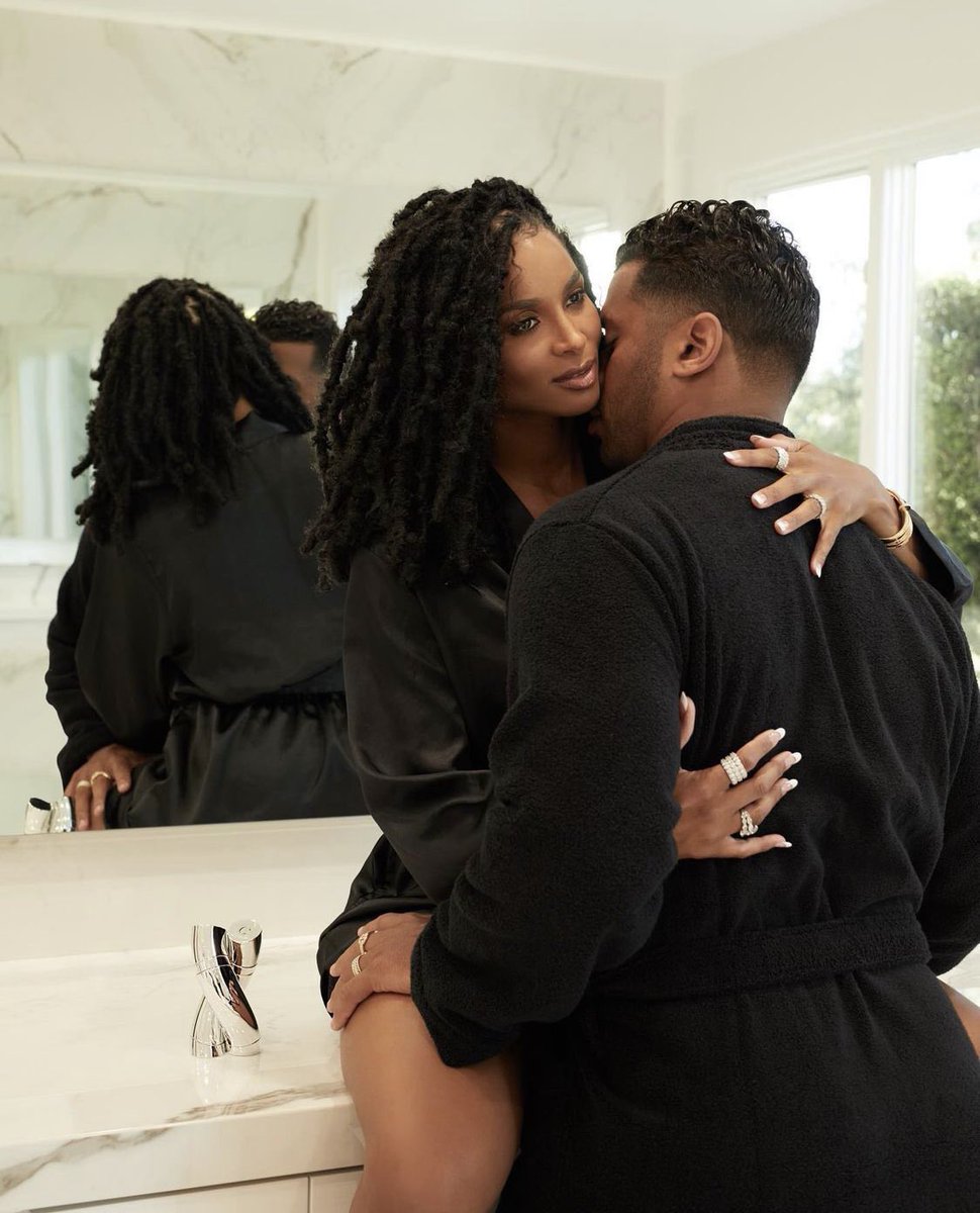 This entire picture is sexy as fuck.
That’s all ima say.