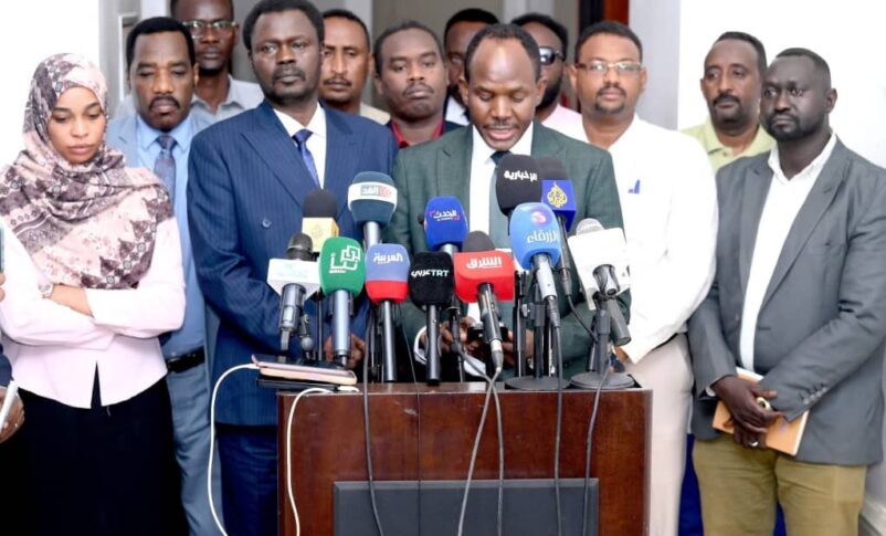 مسؤول: تحرك جديد للاتحاد الأفريقي لإقرار هدنة واستئناف الحوار في السودان

كشف مسؤول في الاتحاد الأفريقي لـ”سودان تربيون”، الأحد، عن تحضيرات جارية لاستئناف الحوار بين القوى السياسية في السودان، ومعالجة تداعيات الأزمة الإنسانية.

لقراءة المزيد من تفاصيل الخبر يمكنك الضغط على الرابط