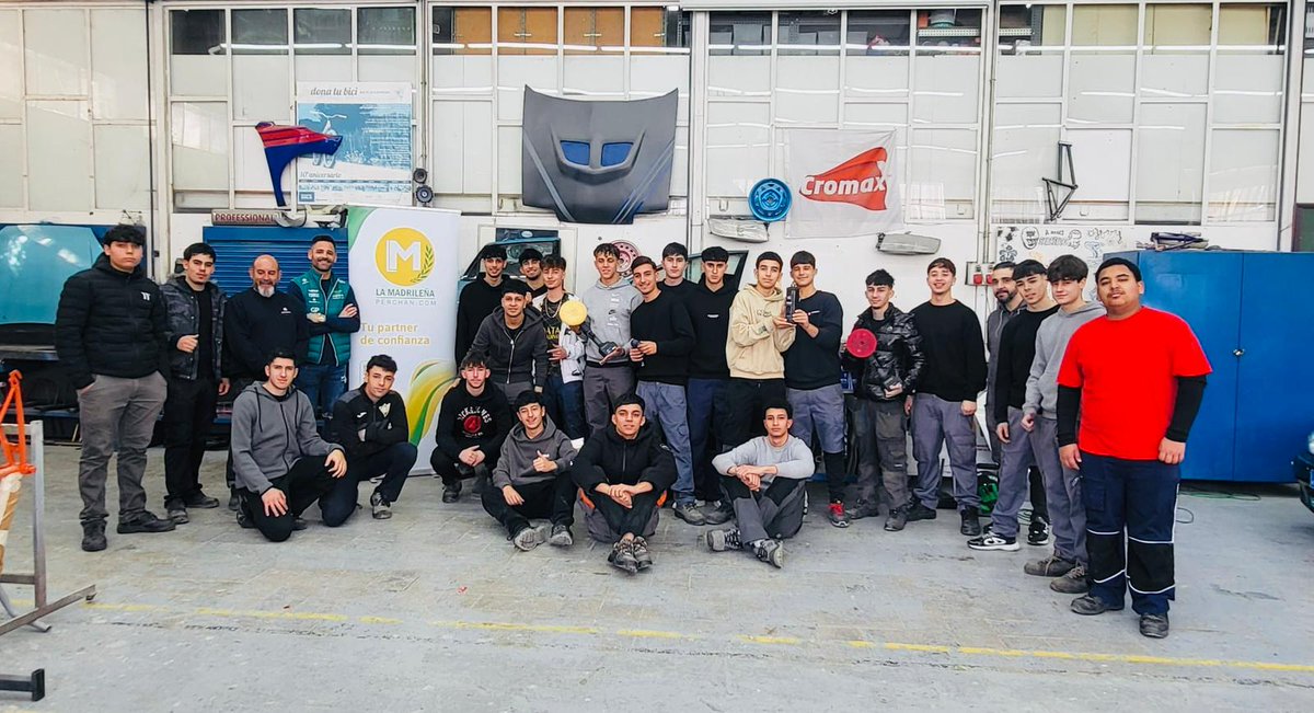 🚗 Formación en Salesianos Elche

Jornada en Salesianos Elche junto a <a href="/carrepairsystem/">Car Repair System</a>  (CRS) para el FP de #Carrocería: curso de eliminación de defectos en seco (pulido).

Apostamos por los jóvenes, futuros profesionales del sector. 💪