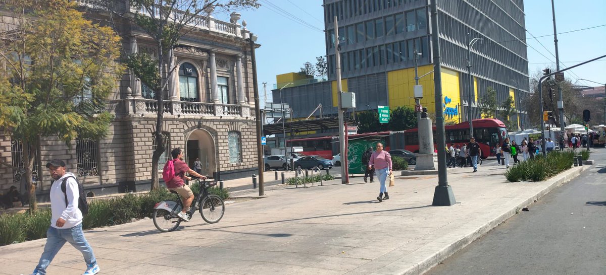 Les ofende una palabra, pero no las calles secuestradas. Quieren que veas esta pintura. Yo quiero que veas el resultado.

¡San Cosme libre. Valió la pena! 🏹

Quisiera enmarcarla y ponerla en mi oficina (¿Alguien se rifa?). Un retrato de la lucha contra las mafias que se robaban