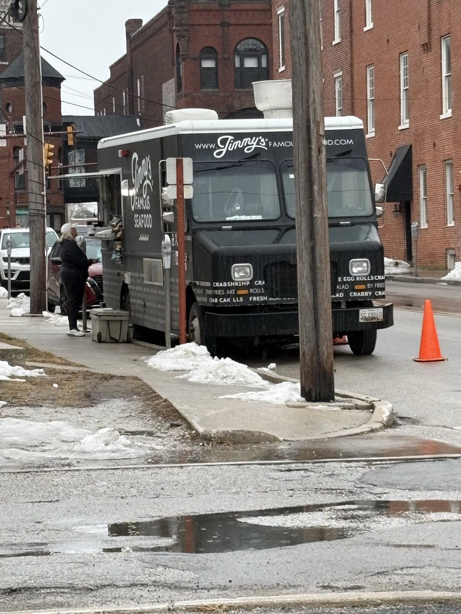 TFH721's tweet photo. I got to see my award winning food truck friend and get a crabby chicken sandwich and famous fries up in Hanover Pennsylvania at fat bat brewery. @JimmysSeafood #GetFamous https://t.co/joywSSSYF8