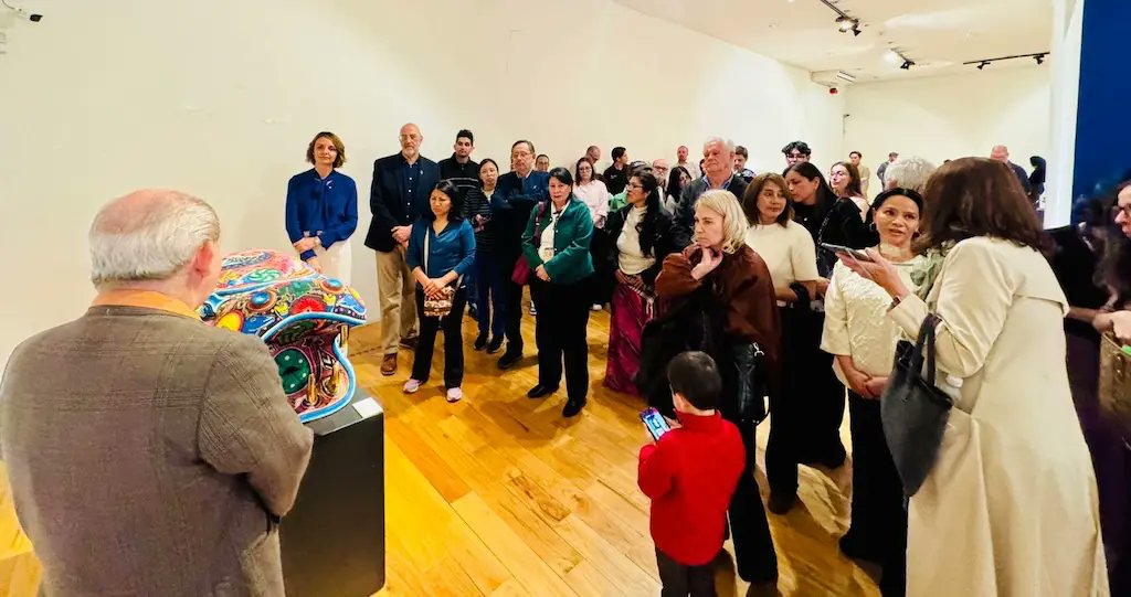 Amanecer_Qro's tweet photo. 🌿 La secretaria @AnaPaolaLopezB  abrió “Murmullo de la Naturaleza” de César Menchaca en el MAQRO. Entrada libre hasta abril. 🎨 #Cultura #Querétaro
Más información aquí 👇
https://t.co/vwTB2c0Tx2 https://t.co/LUQ7FmAopt