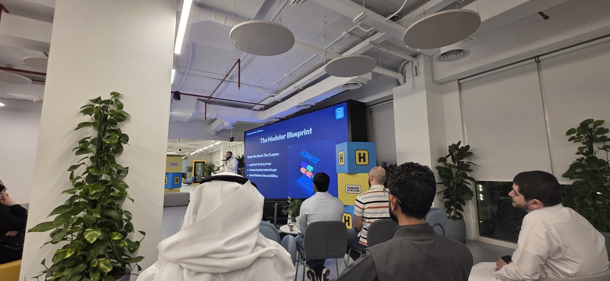 Maryam | مريم 🤖 tweet media