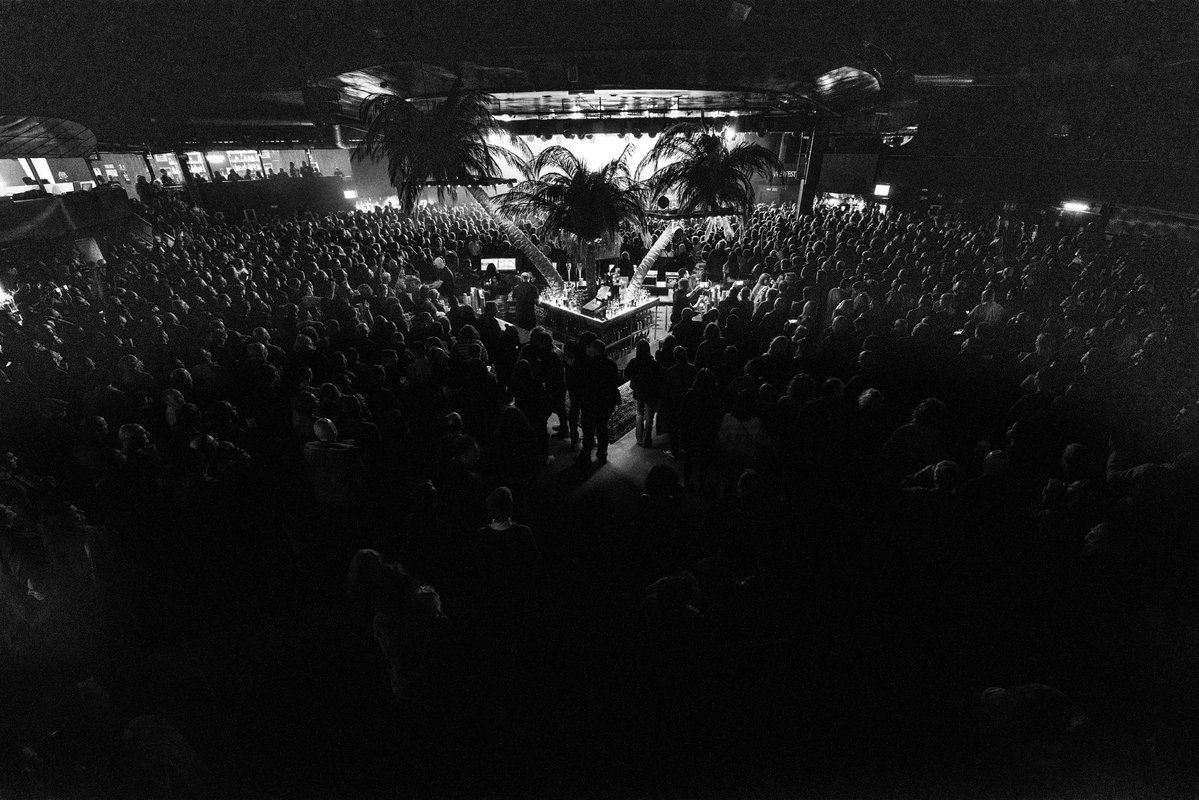 Ayer arrancamos gira en Madrid en La Riviera. Sold Out, mucho ambiente y muchas emociones después de tanto tiempo.