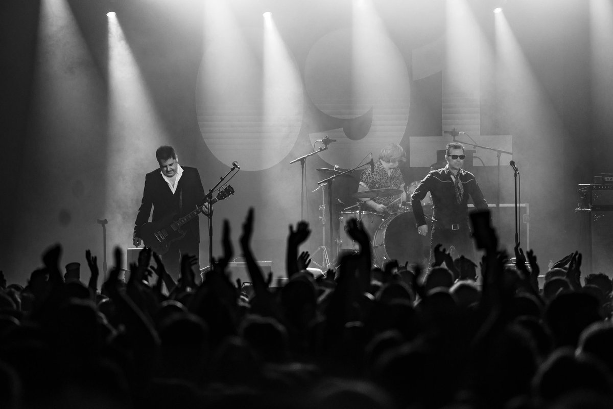 091oficial's tweet photo. Esto es el principio de la gira Espejismo N°9. Habrá más por todo el país con más canciones nuevas y viejas que iremos añadiendo. Fueron dos horas muy intensas!! Gracias por venir!! https://t.co/hIsu6STsfg