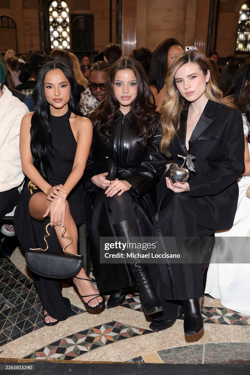 emupdate's tweet image. 📷 Emilia, Becky G y Giulia Be en el desfile de CULT GAIA #NYFW