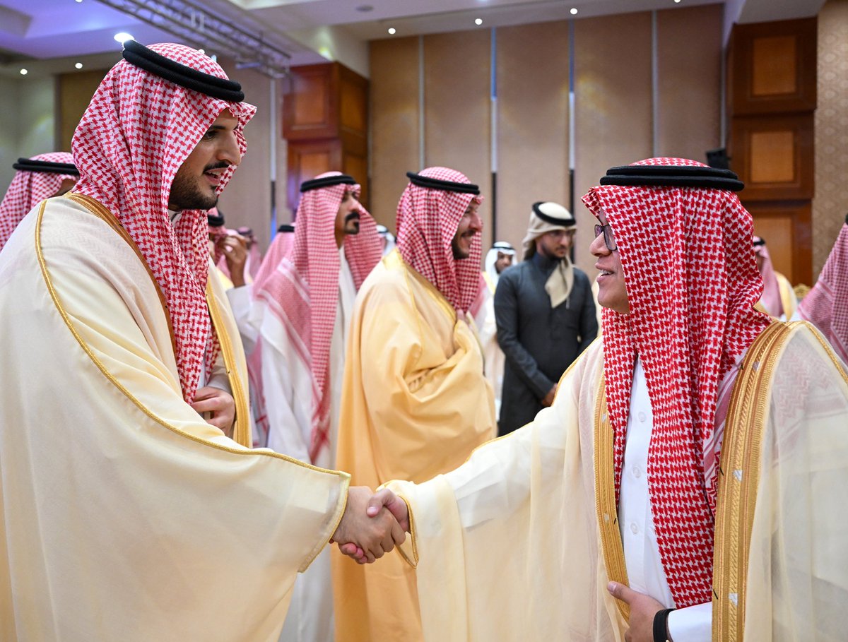 Otaibah_alhila's tweet photo. #استقبل صاحب السمو الملكي 
الأمير : فواز بن سلطان بن عبدالعزيز ال سعود 
المهنئين له بمناسبة تعيينه محافظاً لـ الطائف
وكان من بين المهنئين الدكتور : سطام بن ربيع الذيابي 
الذي تشرف بالسلام على سموه الكريم https://t.co/ARkex02YLa