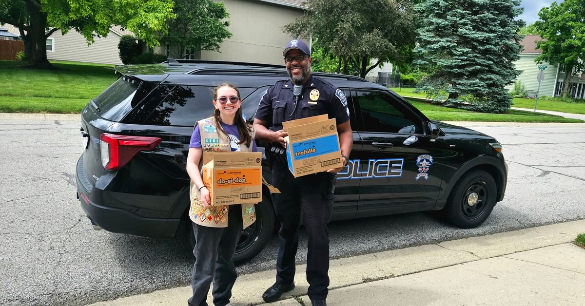 StephB1022's tweet photo. @Fishers_Police We love our SROs! They are the best! https://t.co/DzIO73UNz9