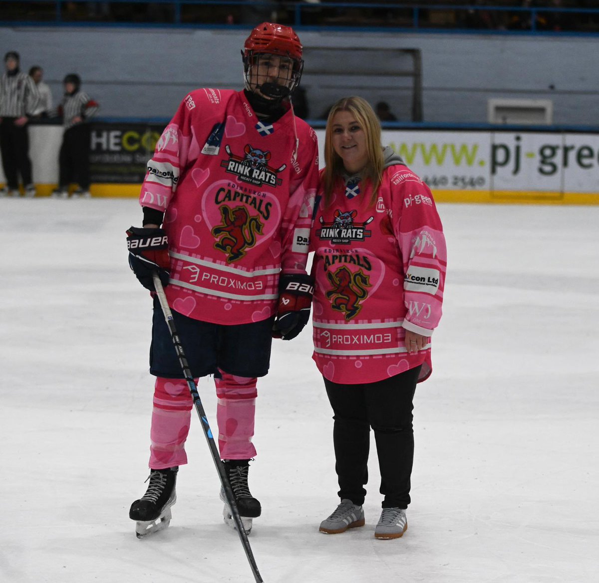 🌟 𝗖𝗔𝗣𝗦 𝗠𝗢𝗠 🌟 

Grabbing the final goal of the game tonight and a great shift was young Justin Finnigan to pick up Man of the Match 👏🏼👏🏼 

Thanks to Kelly Bertram for presenting the award. 

🦁🆚⚡️