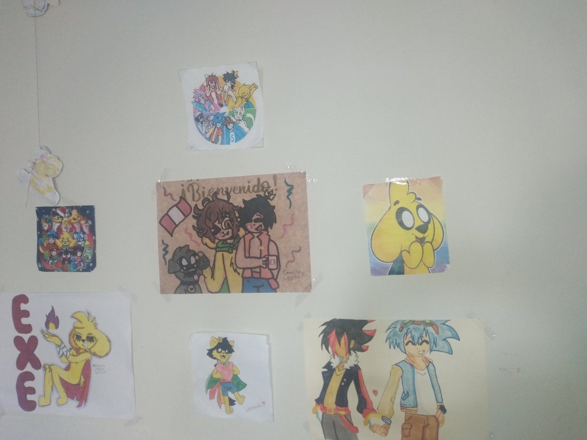 CDiburga74442's tweet photo. Toda mi pared con dibujos de los compas :D
Me dio mucha pena grabar un video xD
Ojala les guste mis dibujos compas :3 
🤌✨️😖💖
@invictorgs3 @Timba_Vk @MikecrackYT @Raptorgamer_ @elmayoo97 @ElTrollino #compas #idolos #losjamo #compita https://t.co/giAJ6VpjWB