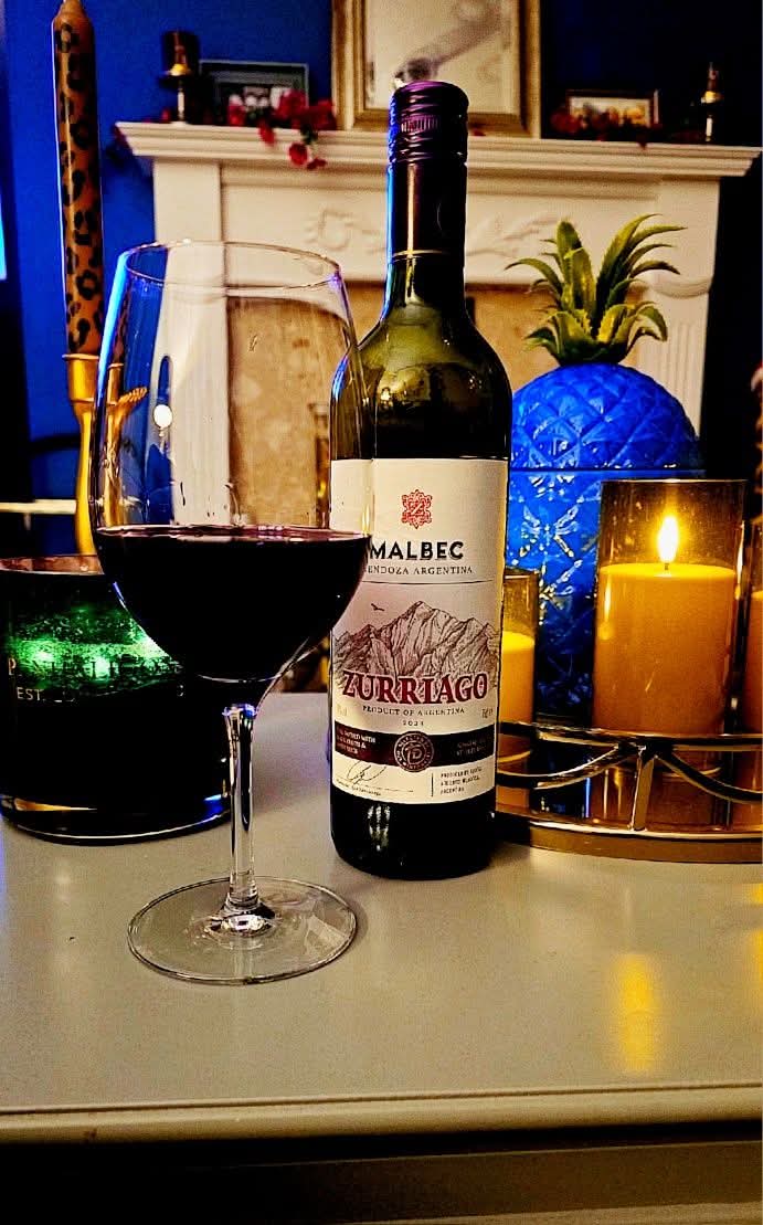 The first pour of malbec of the night is like hearing Beethoven as it swirls the Dartington crystal 🍷😊