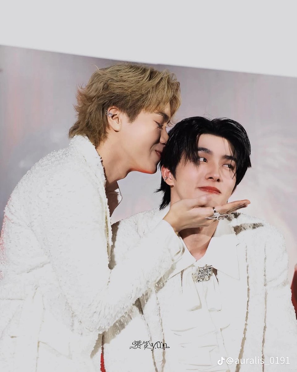 Dianica1206's tweet photo. I still believe that both of you will never abandon us just like that 🥲🥲🥲🥲🥲🥲🥲🥲🥲

#smartboom #auralis https://t.co/LeJiRwVqeo