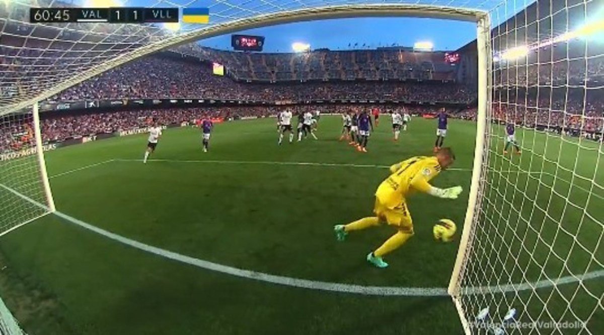 Por muy mala que sea la situación, evitemos caer en fatalismos. A 1 punto de la salvación, se va Tevenet y a esperar entrar en dinámica positiva.
Os recuerdo que cuando Sergio empieza estábamos más cerca del descenso o que a falta de 7 jornadas con Pezzolano estábamos “salvados”